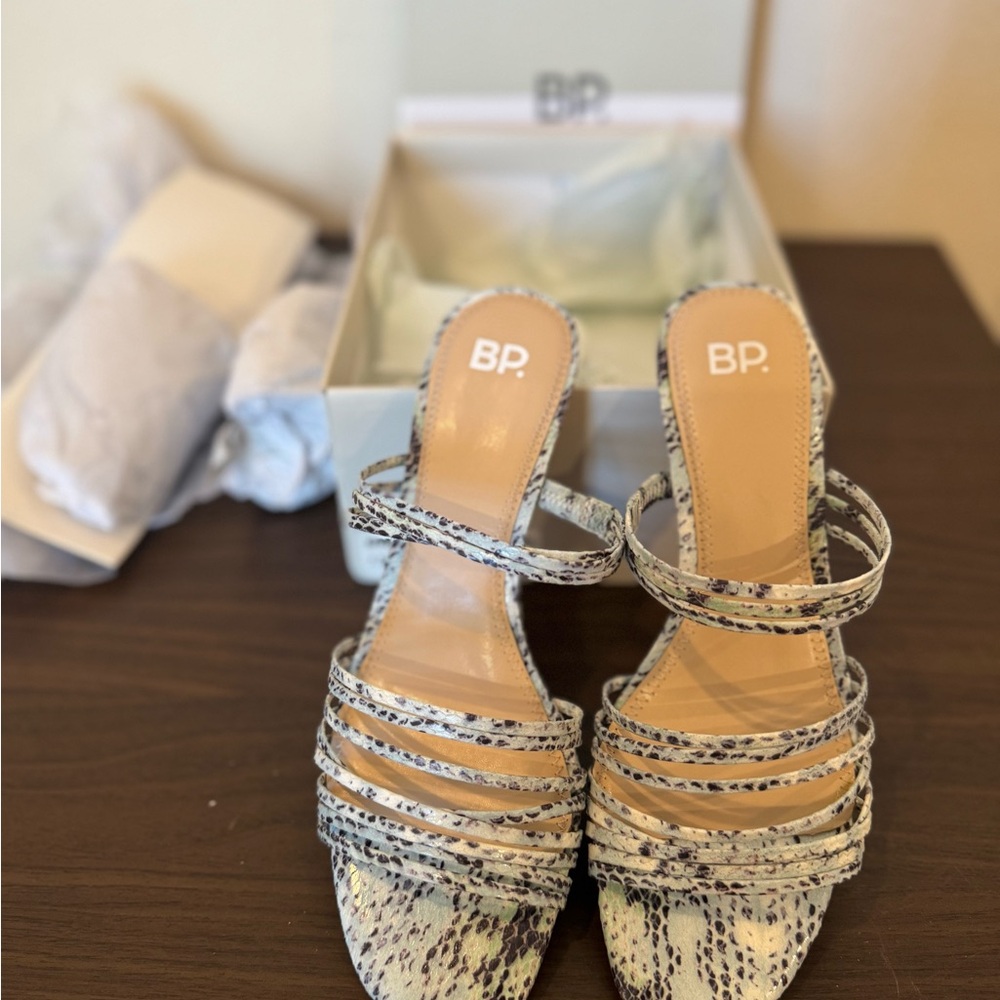 bp Blue and Cream Heels with Elegant Design